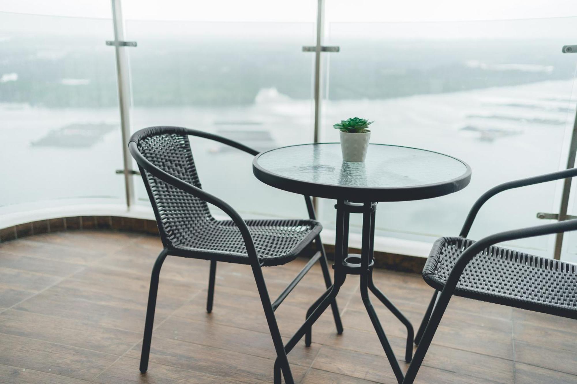 Danga Bay Pastel Hideout 3br 7pax Balcony View By Our Apartemen *