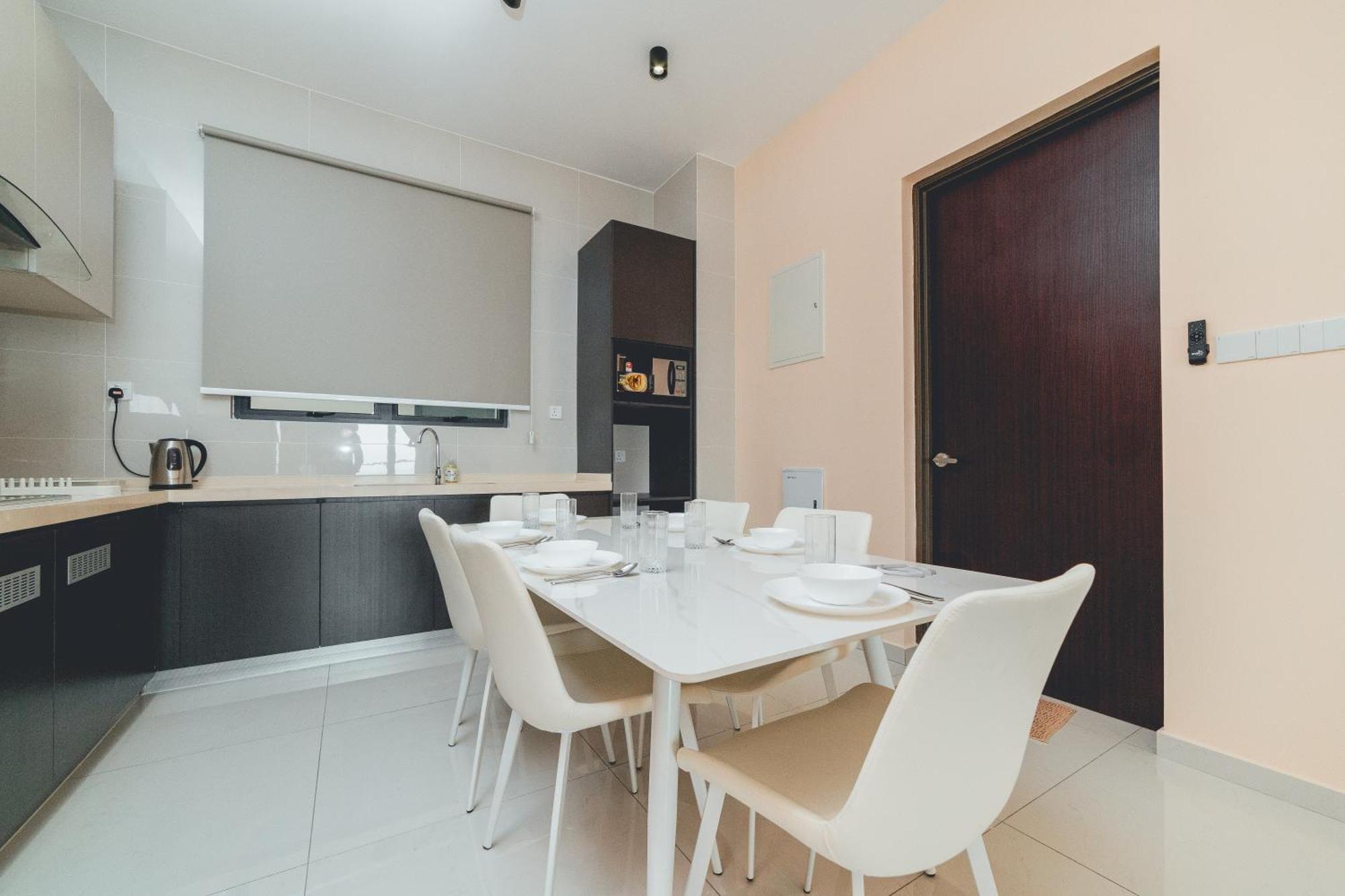 Danga Bay Pastel Hideout 3br 7pax Balcony View By Our * Johor Bahru