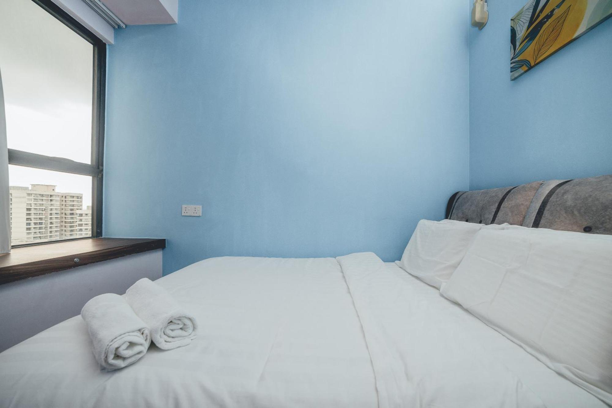 Pangsapuri Danga Bay Pastel Hideout 3br 7pax Balcony View By Our