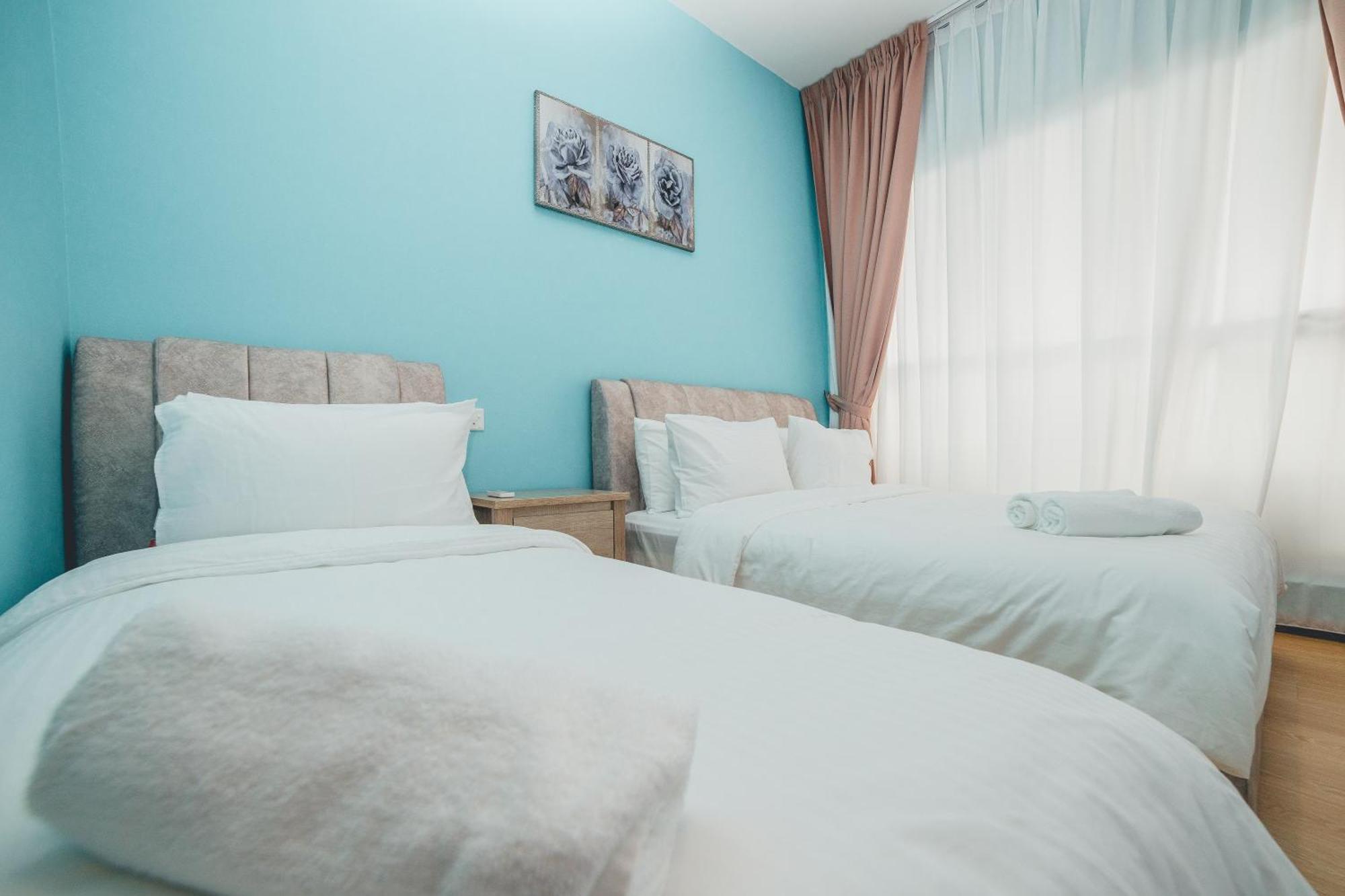 Pangsapuri Danga Bay Pastel Hideout 3br 7pax Balcony View By Our Johor Bahru